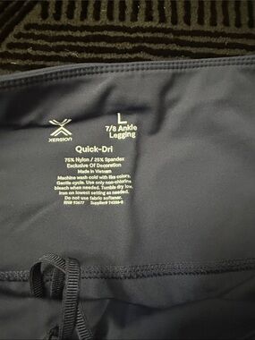 Xersion Quick-Dri 7/8 Ankle Leggings in Navy Blue